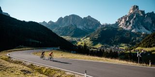 Cyclists on the way to Passo Campolongo